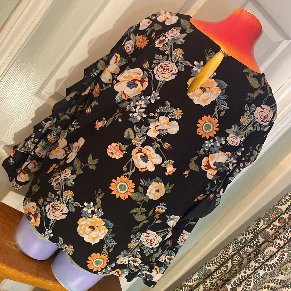 Ava & Viv Black Floral Blouse - Picture 8 of 13